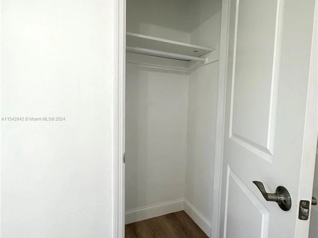 3042 Hayes St, Hollywood FL 33021