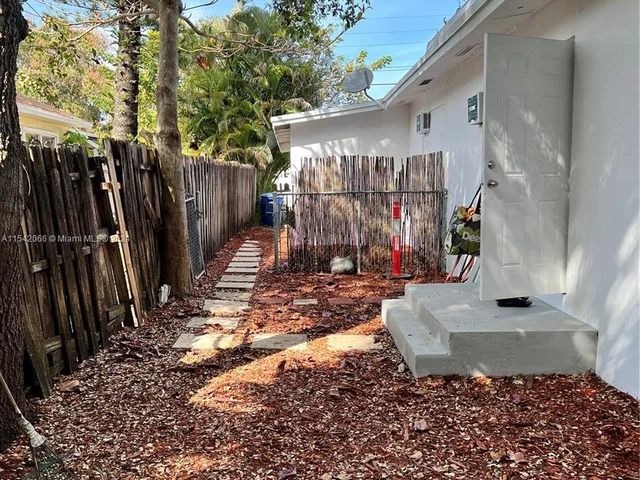 2580 NE 182nd Ter # 2582, North Miami Beach FL 33160