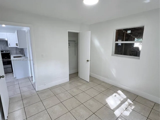 2580 NE 182nd Ter # 2582, North Miami Beach FL 33160