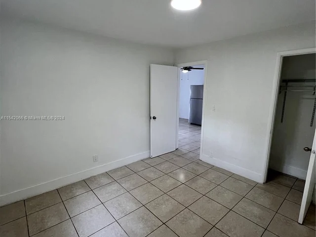 2580 NE 182nd Ter # 2582, North Miami Beach FL 33160