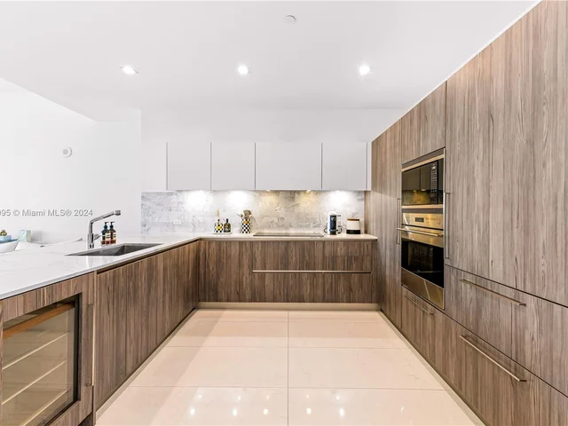 275 Giralda Ave # 6F, Coral Gables FL 33134