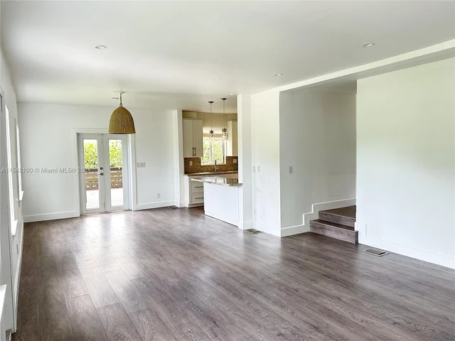 7055 Sunset Dr, Miami FL 33143