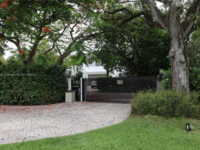 7055 Sunset Dr, Miami FL 33143