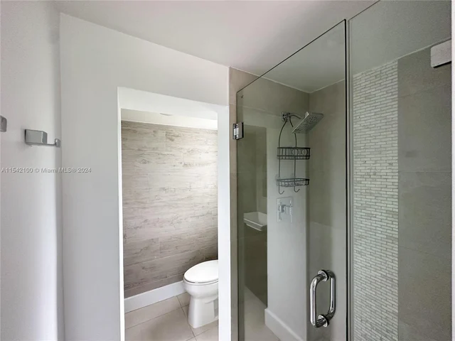 7055 Sunset Dr, Miami FL 33143