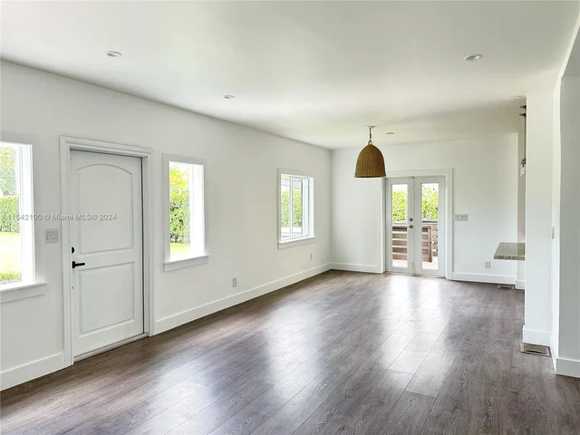 7055 Sunset Dr, Miami FL 33143