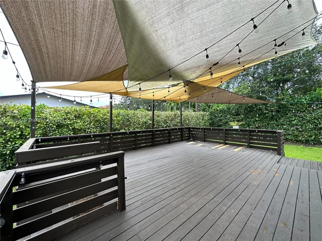 7055 Sunset Dr, Miami FL 33143