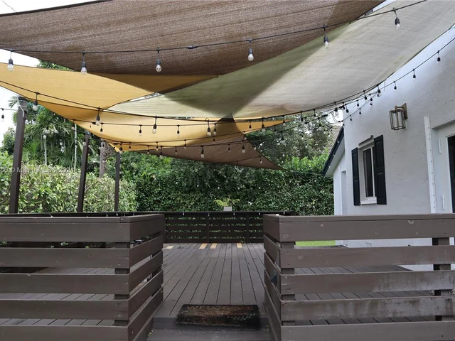 7055 Sunset Dr, Miami FL 33143