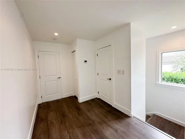 7055 Sunset Dr, Miami FL 33143