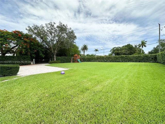 7055 Sunset Dr, Miami FL 33143