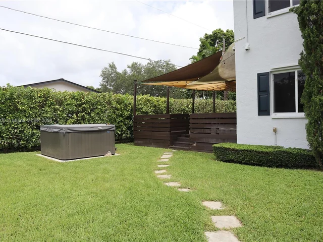 7055 Sunset Dr, Miami FL 33143