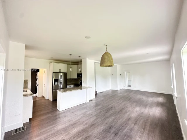 7055 Sunset Dr, Miami FL 33143