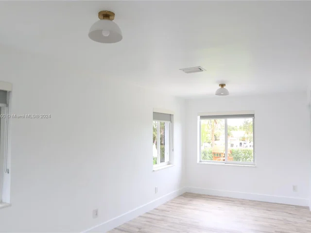 7055 Sunset Dr, Miami FL 33143