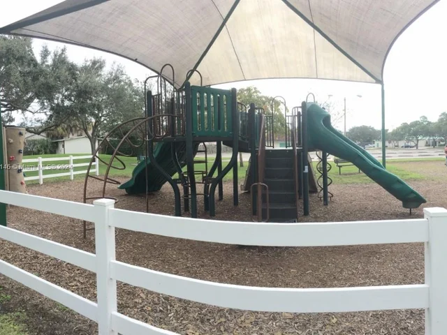 40 Chestnut Cir # 40, Cooper City FL 33026