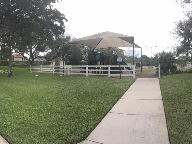 40 Chestnut Cir # 40, Cooper City FL 33026