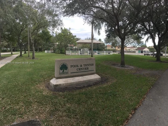 40 Chestnut Cir # 40, Cooper City FL 33026