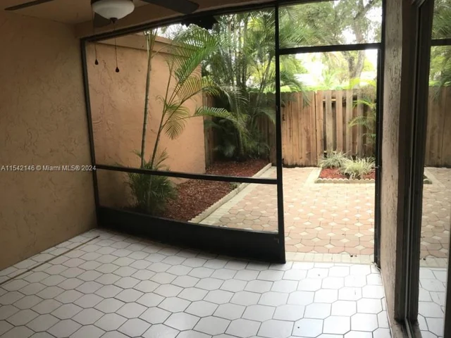 40 Chestnut Cir # 40, Cooper City FL 33026