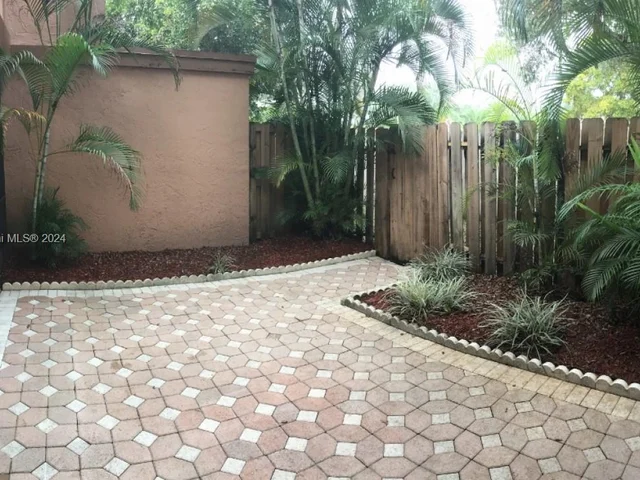 40 Chestnut Cir # 40, Cooper City FL 33026