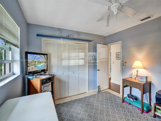 6801 SW 17th St, Plantation FL 33317