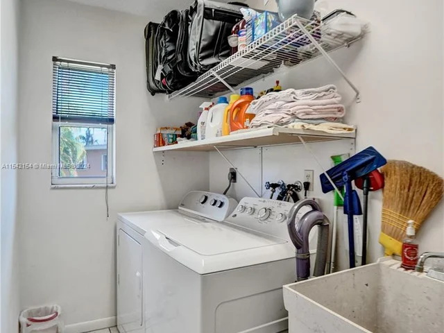 6801 SW 17th St, Plantation FL 33317