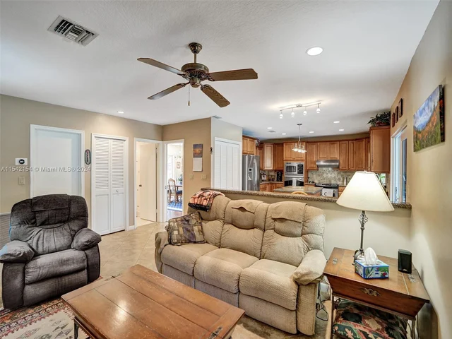 6801 SW 17th St, Plantation FL 33317