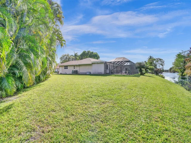 6801 SW 17th St, Plantation FL 33317