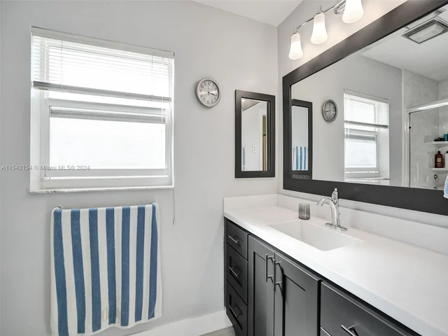 6801 SW 17th St, Plantation FL 33317