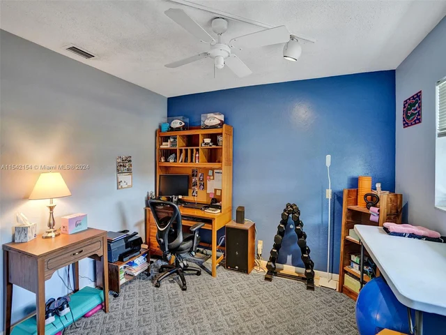 6801 SW 17th St, Plantation FL 33317