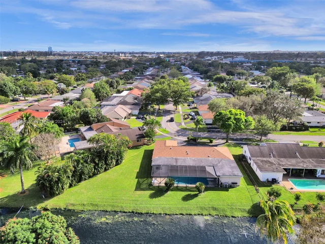 6801 SW 17th St, Plantation FL 33317