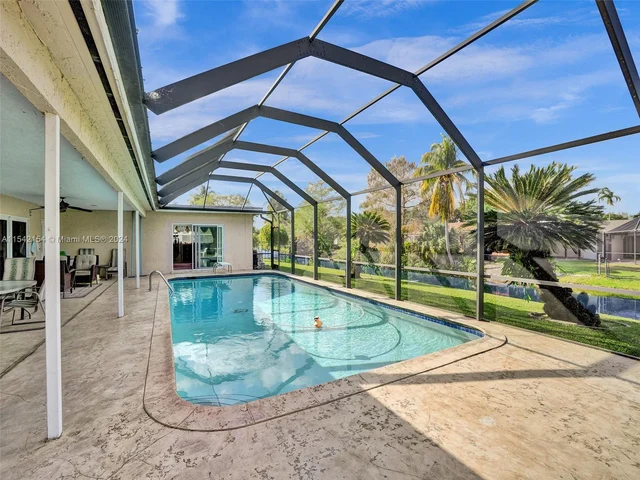 6801 SW 17th St, Plantation FL 33317