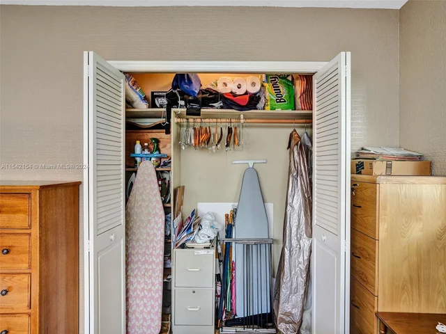 6801 SW 17th St, Plantation FL 33317