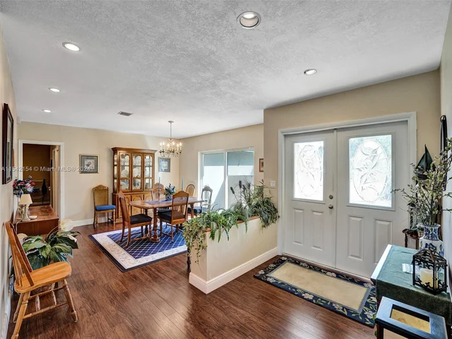 6801 SW 17th St, Plantation FL 33317