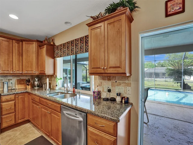 6801 SW 17th St, Plantation FL 33317