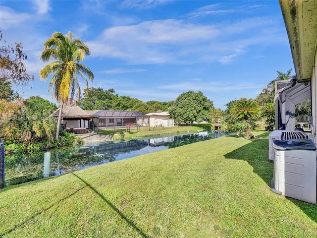 6801 SW 17th St, Plantation FL 33317