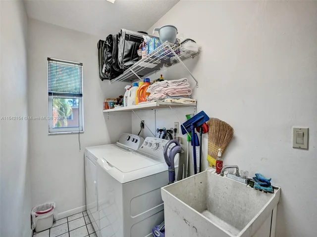 6801 SW 17th St, Plantation FL 33317