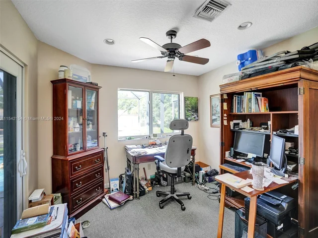 6801 SW 17th St, Plantation FL 33317