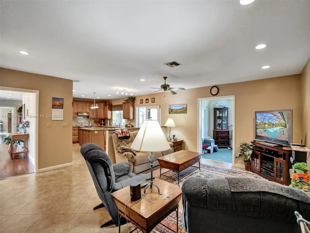 6801 SW 17th St, Plantation FL 33317