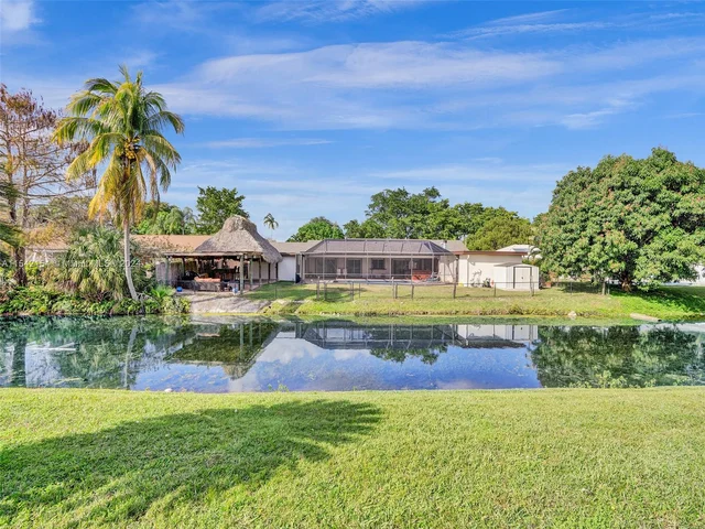 6801 SW 17th St, Plantation FL 33317