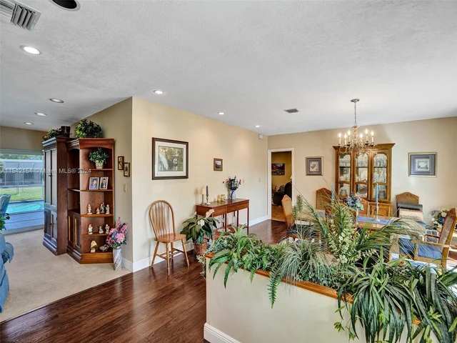 6801 SW 17th St, Plantation FL 33317