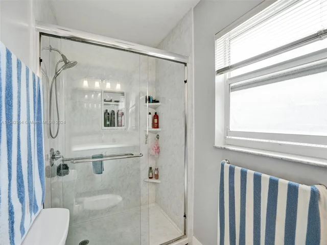 6801 SW 17th St, Plantation FL 33317