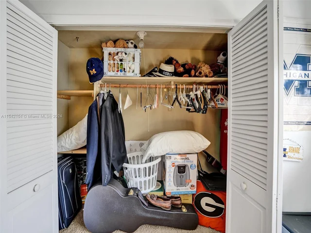 6801 SW 17th St, Plantation FL 33317