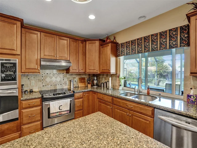 6801 SW 17th St, Plantation FL 33317