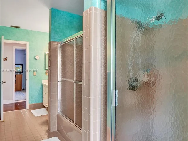 6801 SW 17th St, Plantation FL 33317