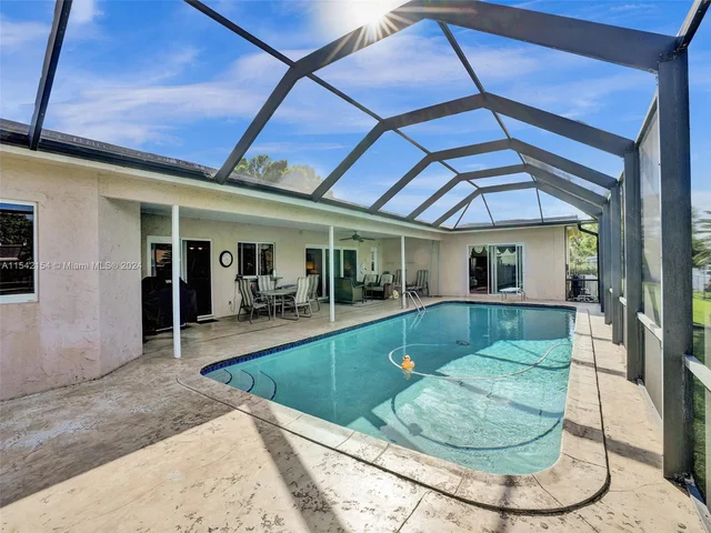 6801 SW 17th St, Plantation FL 33317