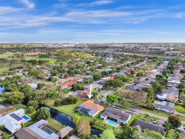 6801 SW 17th St, Plantation FL 33317