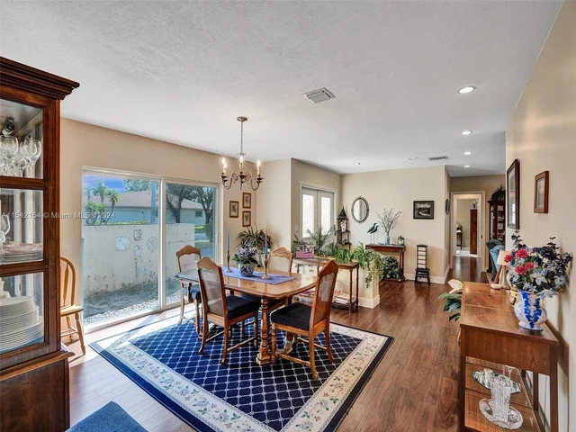 6801 SW 17th St, Plantation FL 33317