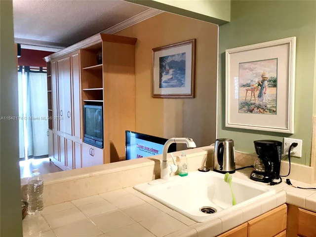 1965 S Ocean Dr # 16A, Hallandale Beach FL 33009