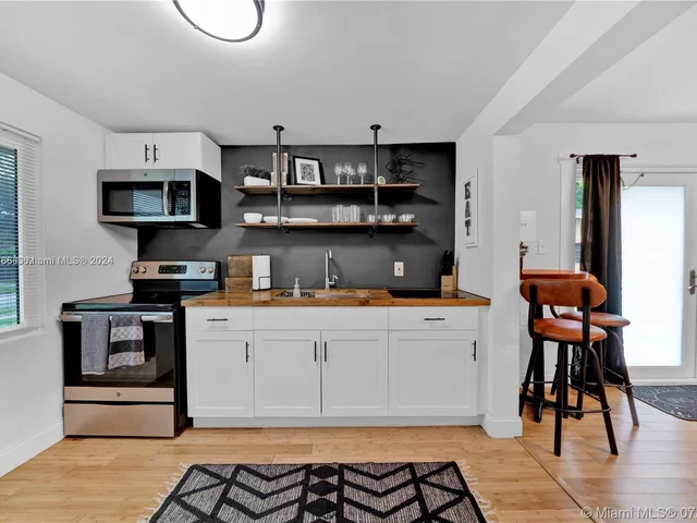 2614 Monroe St, Hollywood FL 33020