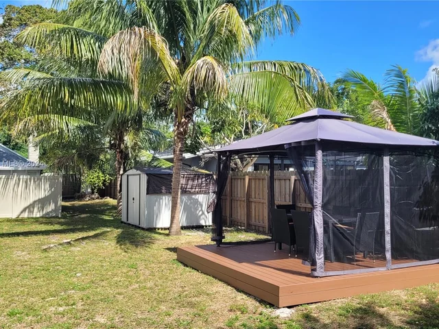 2614 Monroe St, Hollywood FL 33020