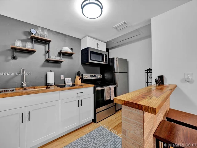 2614 Monroe St, Hollywood FL 33020