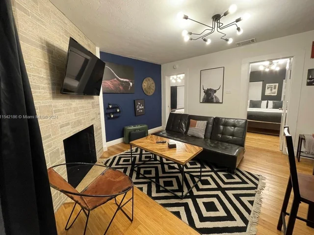 2614 Monroe St, Hollywood FL 33020